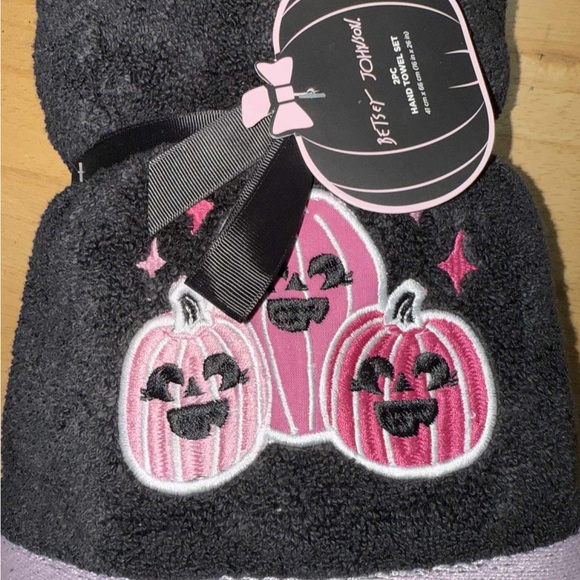 Betsey Johnson Black and Pink Pumpkin Towel Set Brand New with tags - Picture 1 of 2